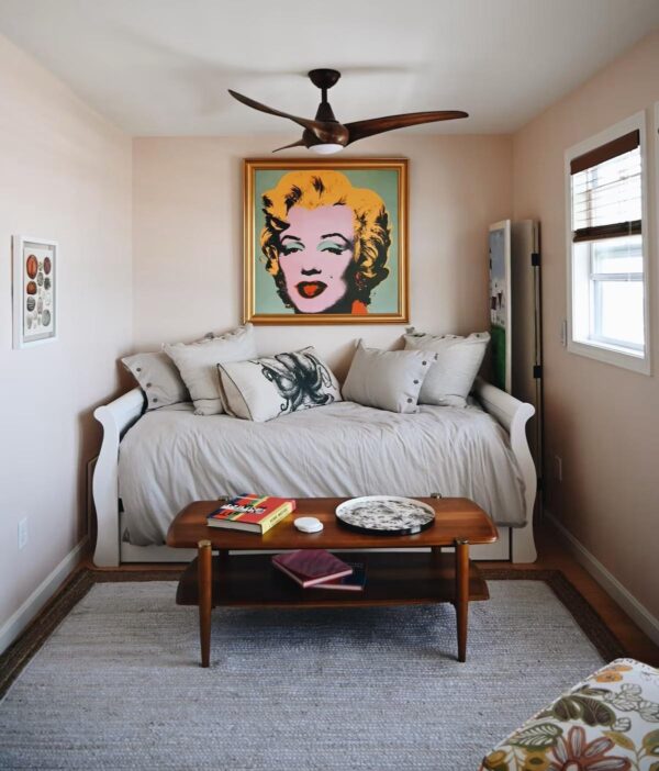 Marilyn Room Sitting Room: Sleeps 2 (Trundle Bed)